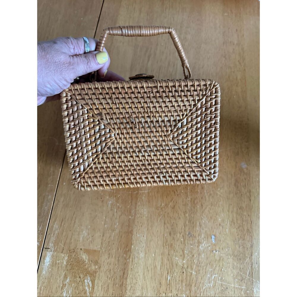 wicker handbag with crab decoration, coastal/vintage style. - Picture 5 of 13